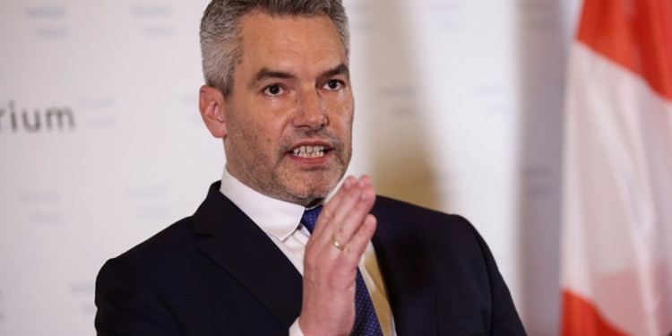 Канцлер Австрії готовий контактувати з путіним, якщо це допоможе завершити війну в Україні