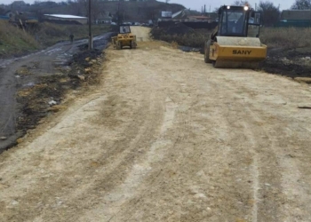 На звільнених територіях Миколаївської області вже ремонтують автошляхи (ФОТО)