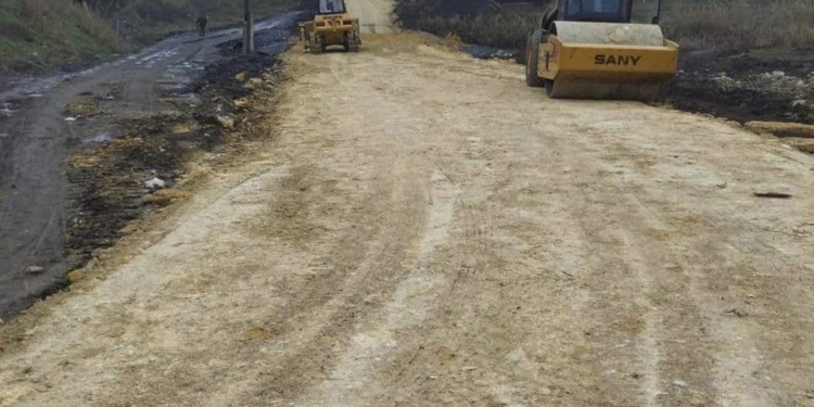 На звільнених територіях Миколаївської області вже ремонтують автошляхи (ФОТО)