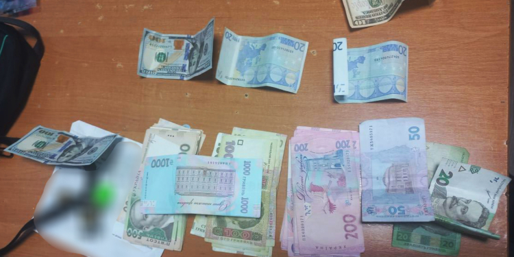 В Миколаєві шахрай-одесит ошукав пенсіонерку на більше ніж 90 тис.грн. і $1,5 тис. (ФОТО, ВІДЕО)