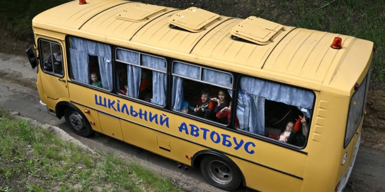 На території росії знаходиться 12 тисяч дітей, більшість яких вивезли примусово, – Омбудсмен