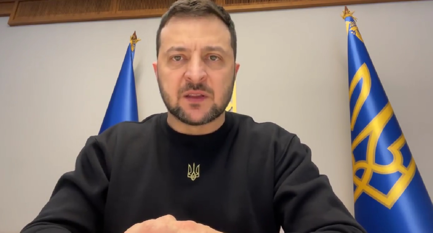 «Єдиний шлях припинити обстріли міст і сіл – це відтискати крок за кроком російських терористів з української землі» – звернення Зеленського (ВІДЕО)