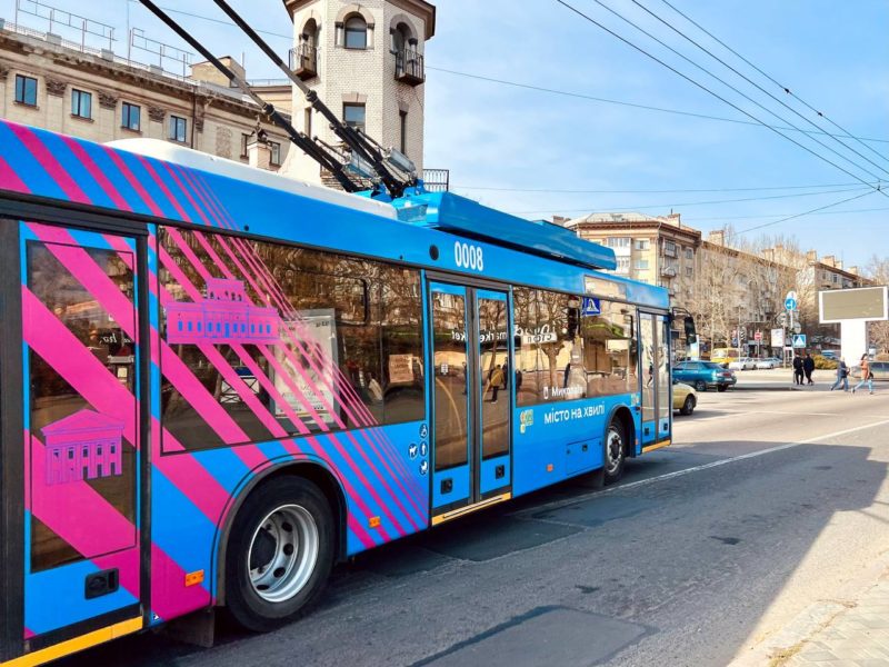 В неділю в Миколаєві на маршрути повернуться тролейбуси і трамваї