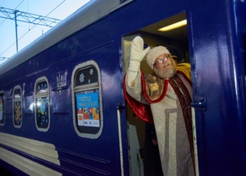 Укрзалізниця та ЮНІСЕФ запустили Поїзд святого Миколая – подарунки їдуть дітям на деокупованій Донеччині, Харківщині, у Миколаєві та Херсоні (ФОТО)