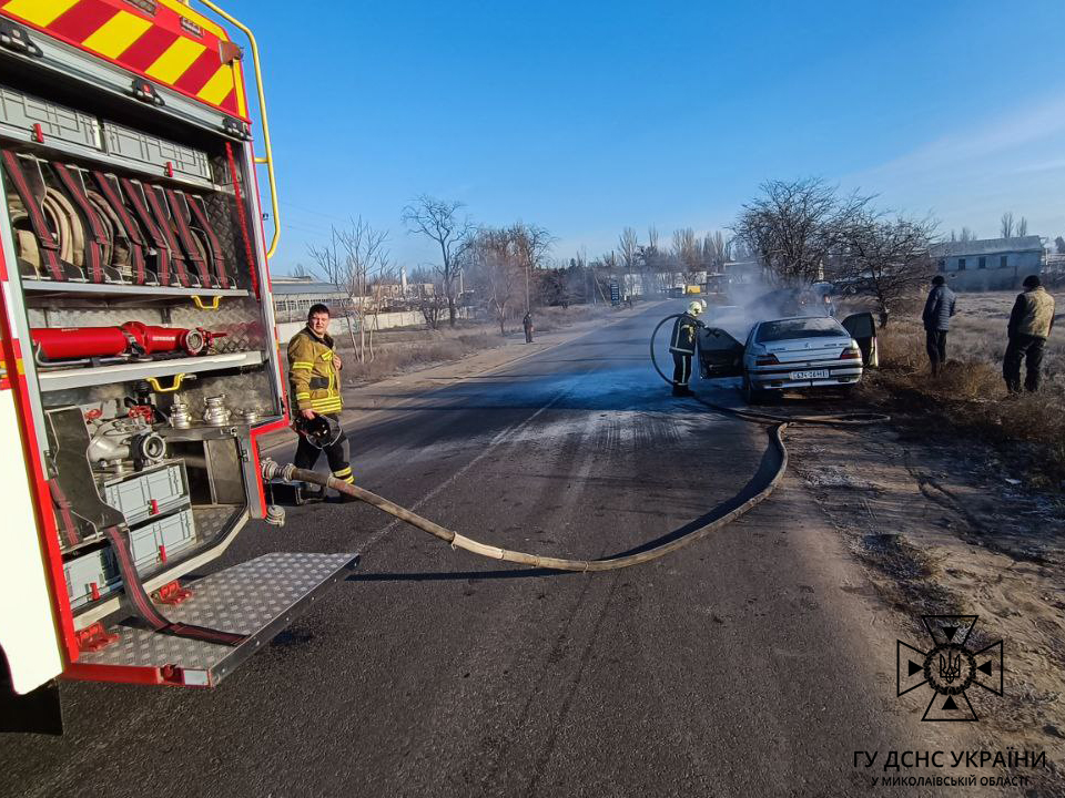 Три пожежі в Миколаєві і одна в області – що гасили рятувальники за минулу добу (ФОТО) 1