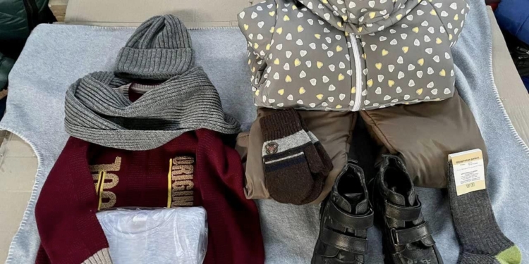 Для дітей з деокупованих територій Миколаївщини отримано 3000 комплектів гуманітарного дитячого зимового одягу. Кому передали (ФОТО)