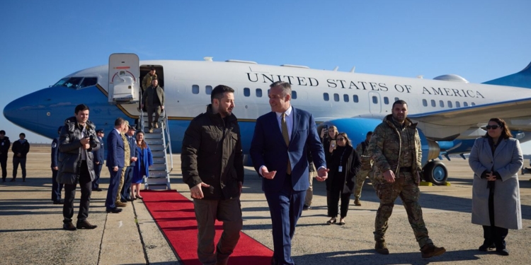 «Хочу подякувати американському народові, президенту та Конгресу за таку необхідну підтримку» – Зеленський прилетів у США (ФОТО)