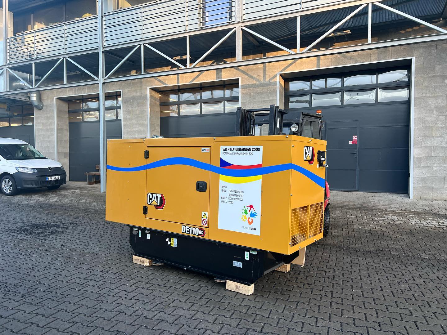 Празький зоопарк відправив для Миколаївського зоопарку великий дизель-генератор (ФОТО)
