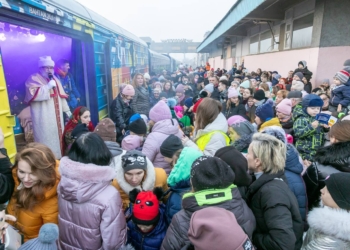 Потяг Святого Миколая доїхав до Миколаєва – подарунки отримали понад 200 дітей (ФОТО)