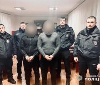 На Миколаївщині правоохоронці затримали двох зловмисників, які відібрали у чоловіка 40 л дизпалива