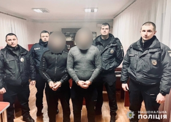 На Миколаївщині правоохоронці затримали двох зловмисників, які відібрали у чоловіка 40 л дизпалива