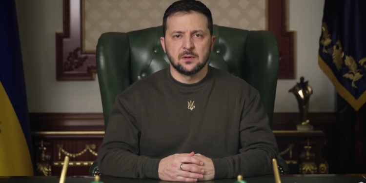 «Я дякую усім нашим хлопцям, які міцно стоять на позиціях і все ж знаходять можливості, щоб «мінусувати» окупантів» – звернення Зеленського (ВІДЕО)