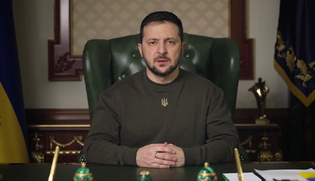 «Я дякую усім нашим хлопцям, які міцно стоять на позиціях і все ж знаходять можливості, щоб «мінусувати» окупантів» – звернення Зеленського (ВІДЕО)