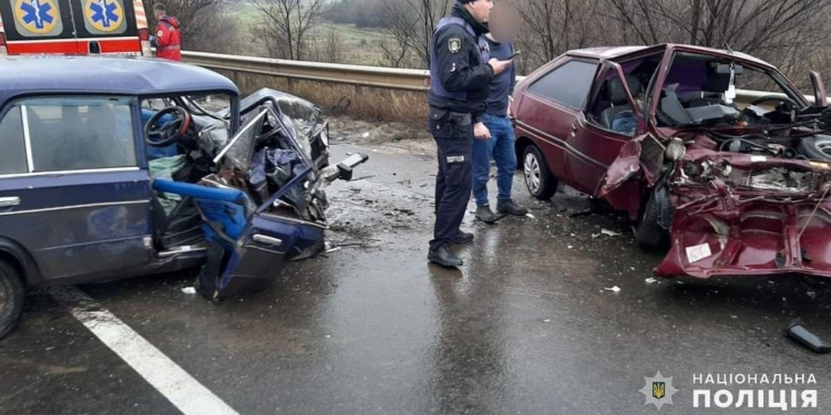 На Миколаївщині в ДТП за участі поліцейського загинула людина (ФОТО)