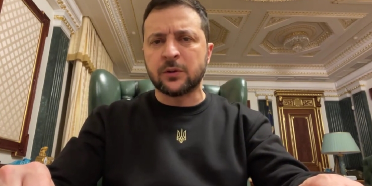 «Дбайте про Україну, цінуйте одне одного і робіть усе, щоб допомогти нашим воїнам! Щодня – до перемоги» – звернення Зеленського (ВІДЕО)