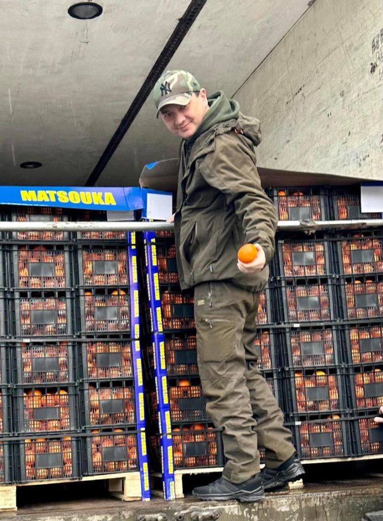 Миколаївщина отримала 20 тонн мандаринів та 20 Starlink від благодійників (ФОТО) 1