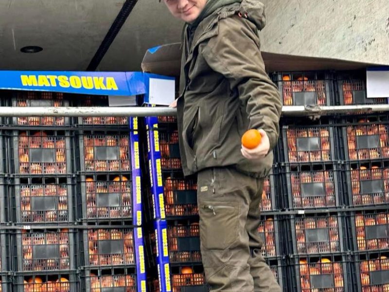 Миколаївщина отримала 20 тонн мандаринів та 20 Starlink від благодійників (ФОТО)