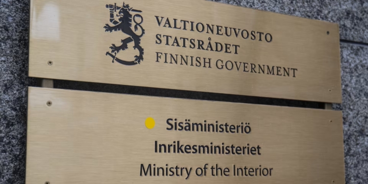 Фінляндія відправила в Україну ще п’ять вантажівок матеріальної допомоги