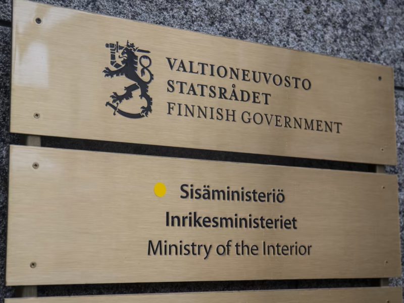 Фінляндія відправила в Україну ще п’ять вантажівок матеріальної допомоги