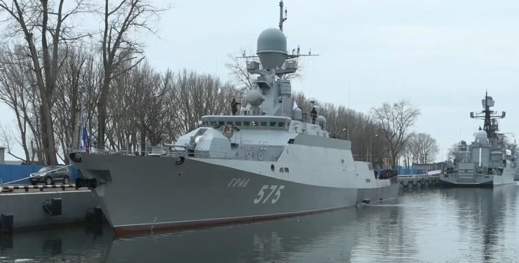 До складу флоту росії ввели новий ракетний корабель, який несе «Калібри» та «Онікси» (ФОТО, ВІДЕО)