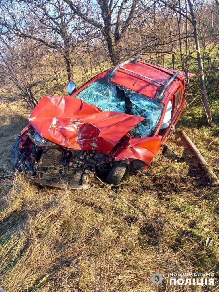 В ДТП на Миколаївщині водій та троє пасажирів, серед яких є діти, зазнали травмувань 1