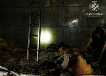 В Миколаєві вночі і зранку двічі гасили пожежі – літнього чоловіка в непритомному стані передали медикам (ФОТО)