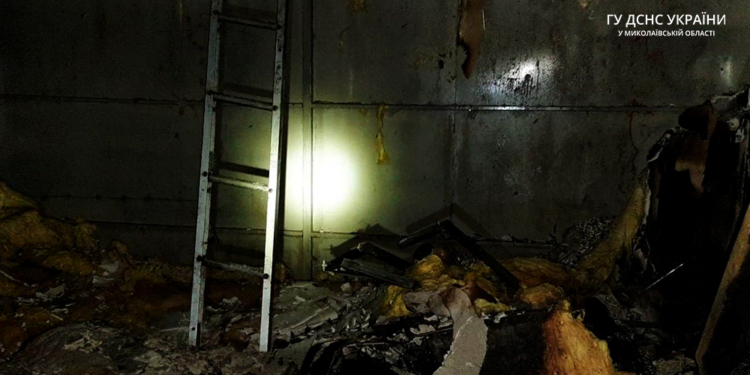 В Миколаєві вночі і зранку двічі гасили пожежі – літнього чоловіка в непритомному стані передали медикам (ФОТО)