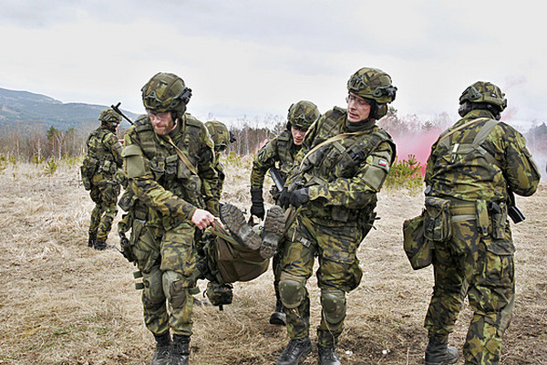 Перші українські військові вже прибули в Чехію на навчання