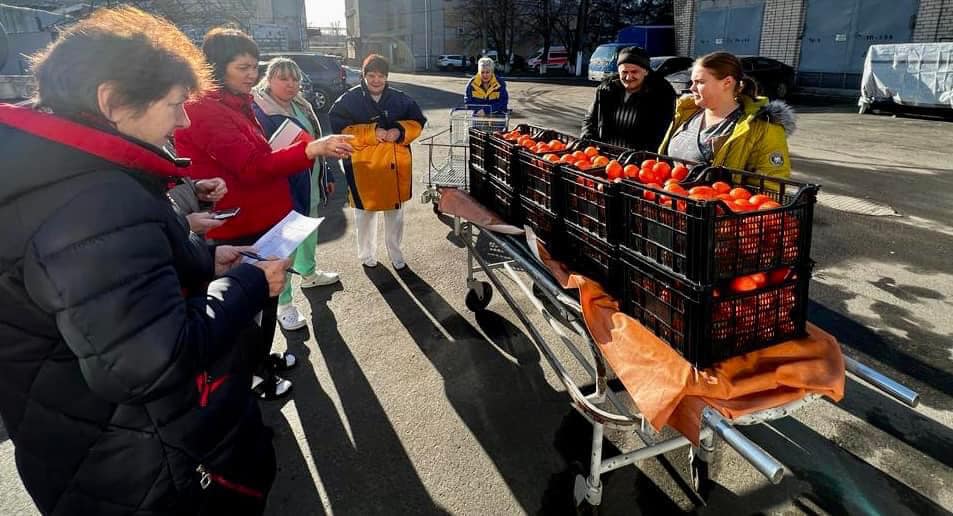 Миколаївщина отримала 20 тонн мандаринів та 20 Starlink від благодійників (ФОТО) 19