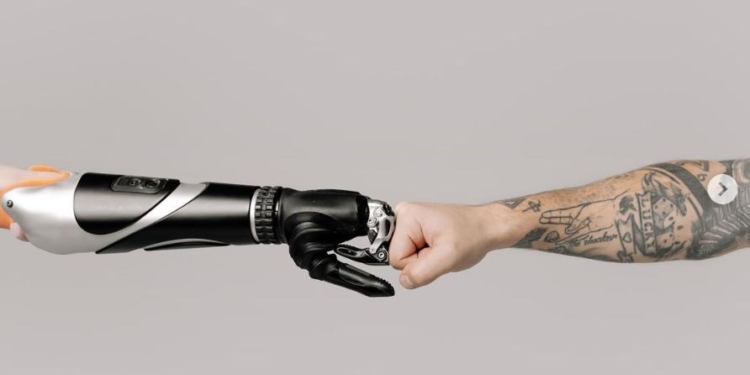 Суперклініка для суперлюдей. Олена Зеленська розповіла, куди пішли гроші за авто Мерк’юрі, яке продав Андрій Данилко