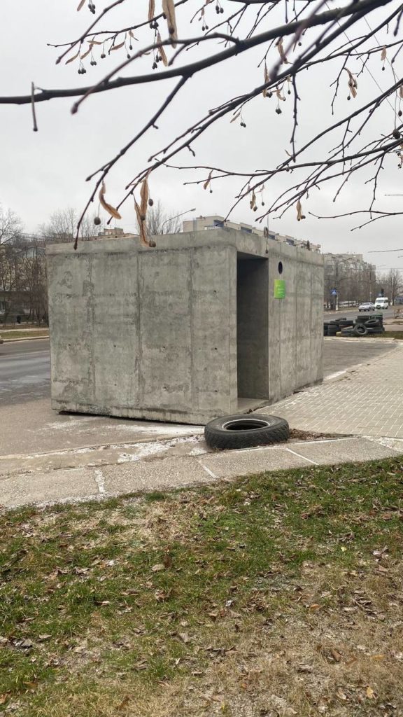 В Миколаєві розгоряється скандал через бетонні укриття на зупинках - їх вартість завищена майже втричі (ФОТО, ВІДЕО) 1