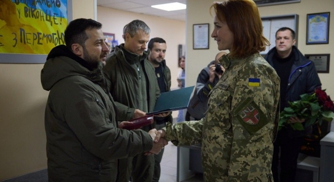 Зеленський побував і на Харківщині – провідав поранених, привітав воїнів зі святом (ФОТО, ВІДЕО)