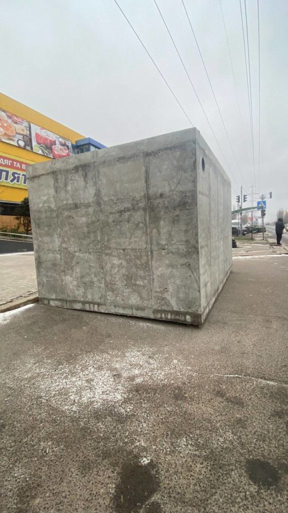 В Миколаєві розгоряється скандал через бетонні укриття на зупинках - їх вартість завищена майже втричі (ФОТО, ВІДЕО) 3