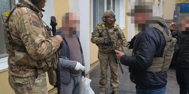 СБУ затримала в Херсоні банкіра, який за вказівкою гауляйтера Сальдо вводив «рубльову зону» (ФОТО)
