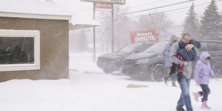 Все вкрилось льодом, більше мільйона людей без світла, на вулиці -17. У США лютує зимова буря (ФОТО)