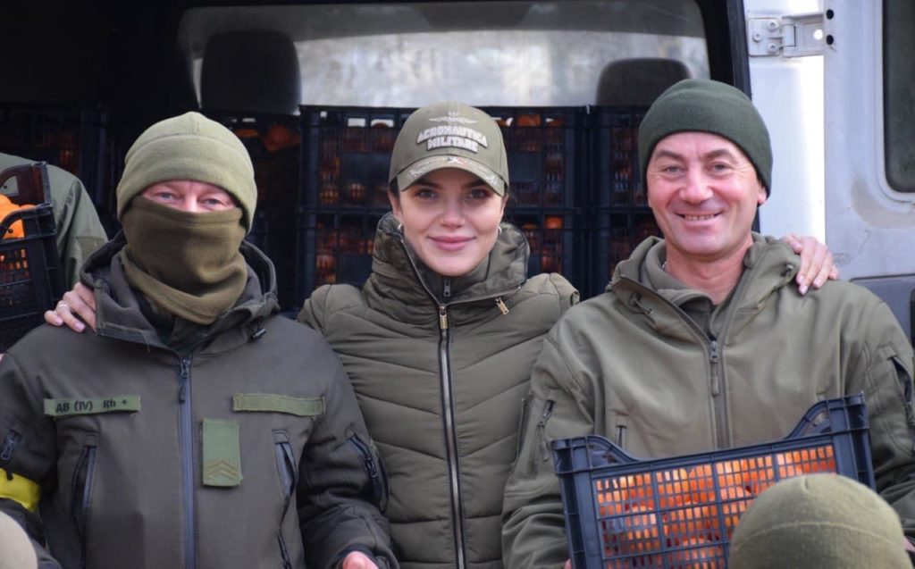 Миколаївщина отримала 20 тонн мандаринів та 20 Starlink від благодійників (ФОТО) 25