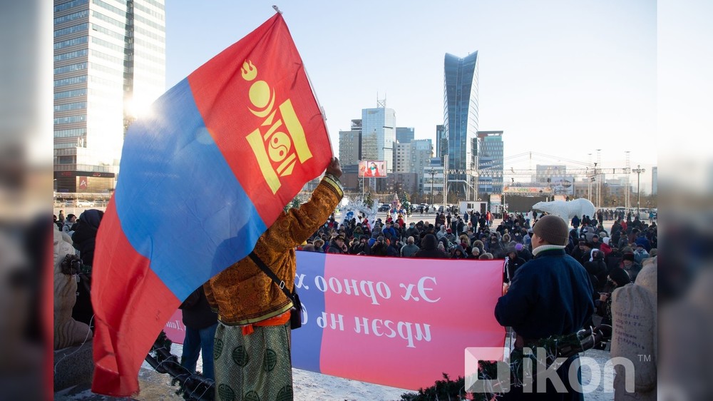 В Монголії штурмують Палац уряду через розкрадання експортного вугілля на $12,9 млрд. (ФОТО, ВІДЕО) 5