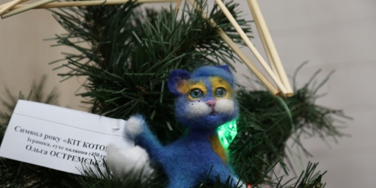 У Миколаєві відкрили обласну виставку-аукціон «Новорічна коляда», кошти від якої підуть на допомогу ЗСУ (ФОТО)