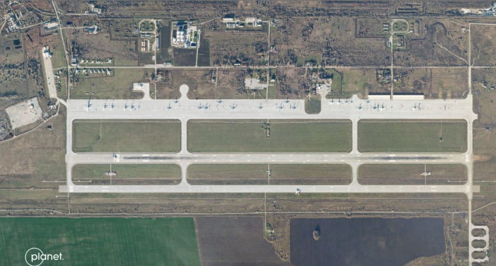 На аеродромі «Енгельс-2» під Саратовом надзвичайна активність - рф готує ракетний удар (ФОТО) 3