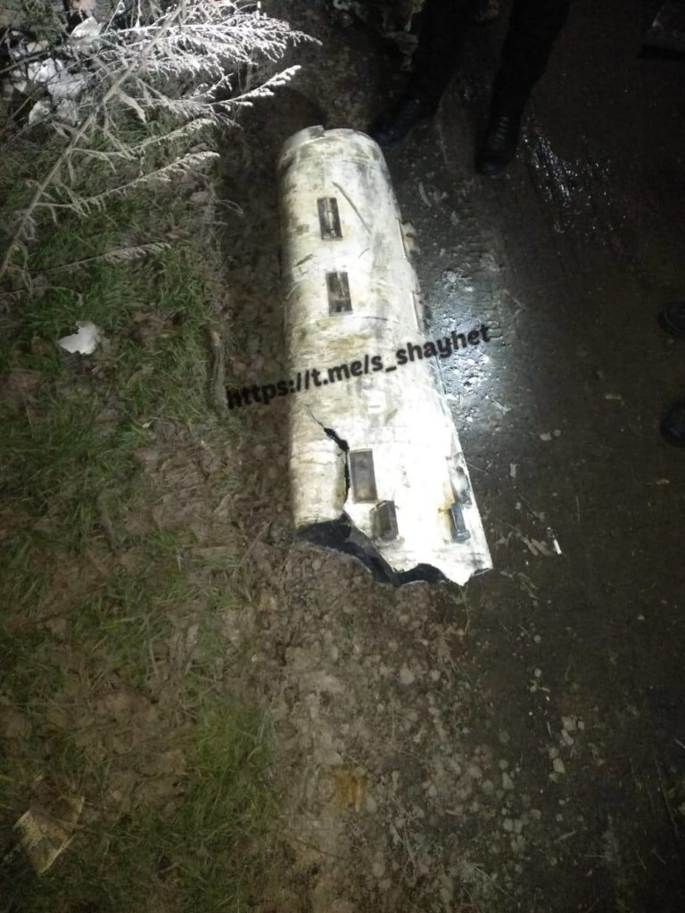 Начальник поліції Миколаївщини показав залишки збитої російської ракети, яка вночі атакувала Первомайський район (ФОТО) 3