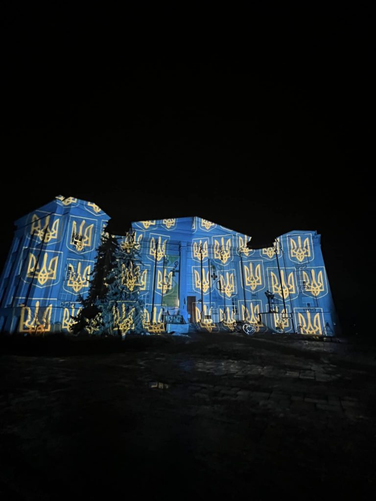 Всесвітньо відомий художник зі світла Геррі Хофштеттер три дні буде підсвічувати будівлі Києва. Почав з Андріївської церкви (ФОТО, ВІДЕО) 3