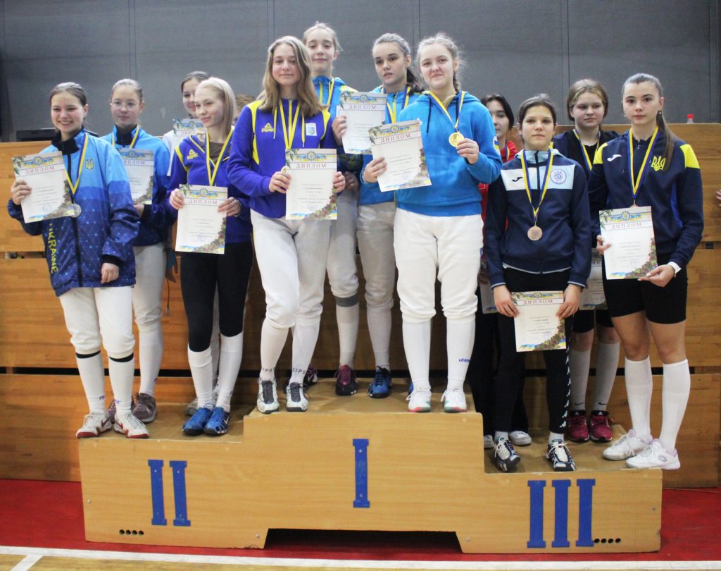 Юні рапіристи Миколаєва стали срібними призерами чемпіонату України (ФОТО) 3