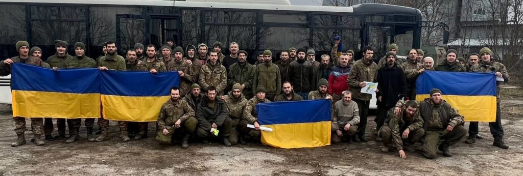 Сьогодні звільнили з полону 140 українських військовослужбовців, серед яких 8 жінок (ФОТО) 3