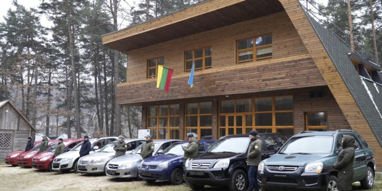 Заповідник і РЛП на Миколаївщині отримали по автомобілю завдяки допомозі Литви (ФОТО)