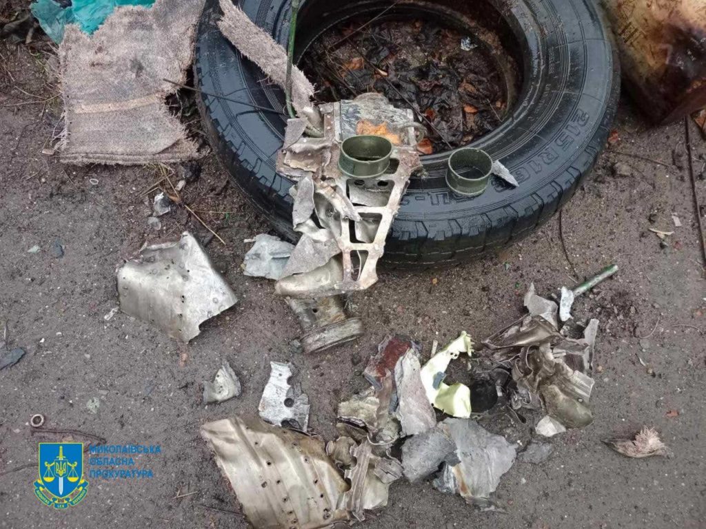 В Миколаєві внаслідок обстрілу постраждала 21 одиниця техніки, розпочато кримінальне провадження (ФОТО) 3