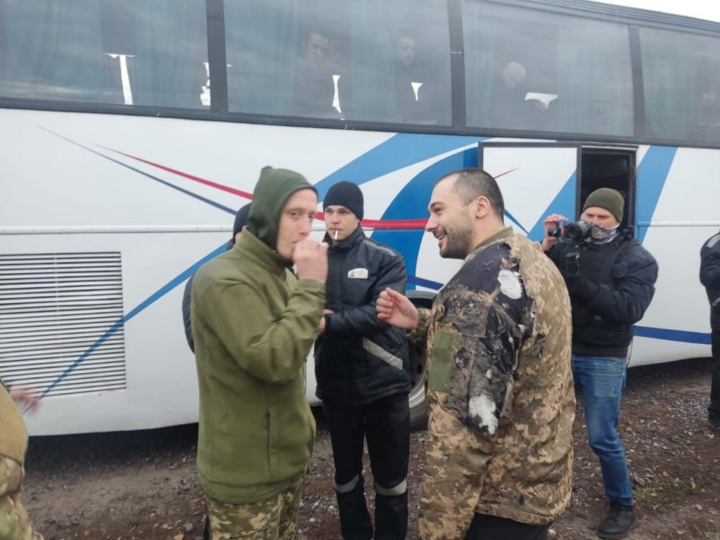 Є миколаївські морпіхи і десантники. До яких підрозділів належать звільнені сьогодні з полону українці (ФОТО) 3