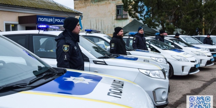 Поліція Снігурівки на Миколаївщині передали 8 нових службових авто (ФОТО)