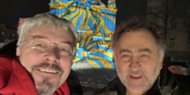 Всесвітньо відомий художник зі світла Геррі Хофштеттер три дні буде підсвічувати будівлі Києва. Почав з Андріївської церкви (ФОТО, ВІДЕО)