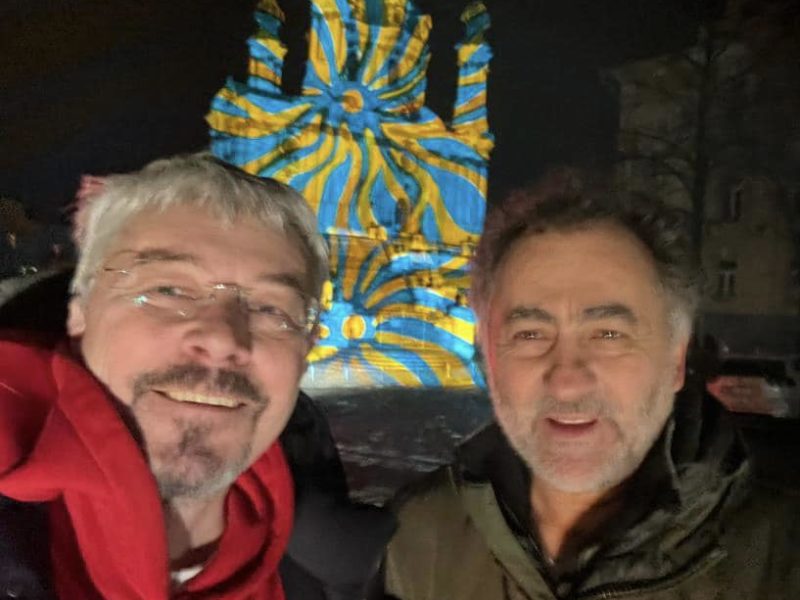 Всесвітньо відомий художник зі світла Геррі Хофштеттер три дні буде підсвічувати будівлі Києва. Почав з Андріївської церкви (ФОТО, ВІДЕО)