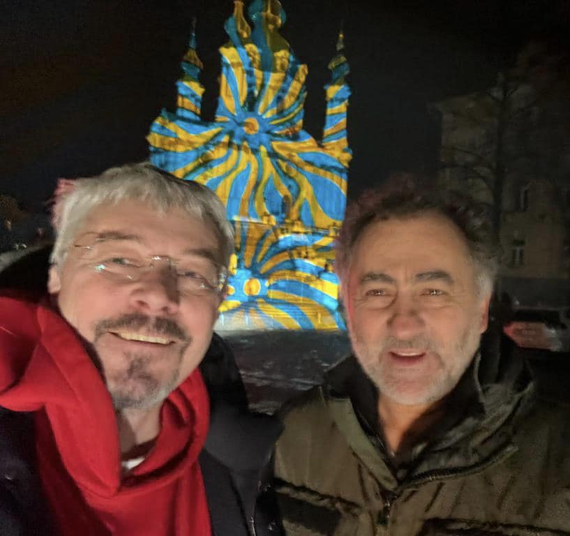 Всесвітньо відомий художник зі світла Геррі Хофштеттер три дні буде підсвічувати будівлі Києва. Почав з Андріївської церкви (ФОТО, ВІДЕО) 5